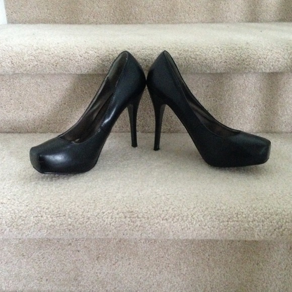 Sold in bundle! Sexy black pumps - Picture 2 of 3
