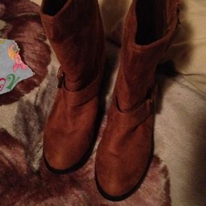 Suede boots worn once