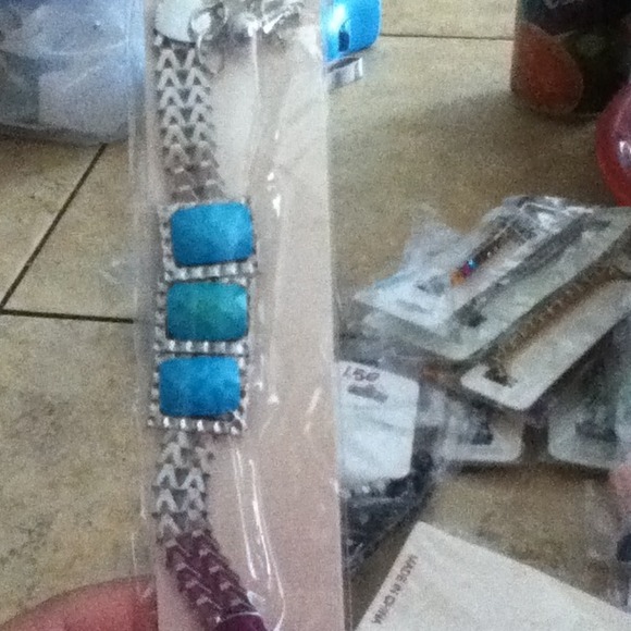 Accessory - Picture 2 of 4