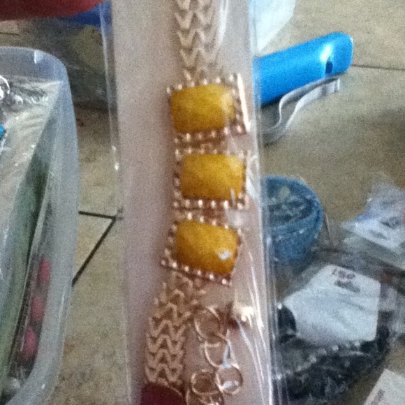 Accessory - Picture 3 of 4