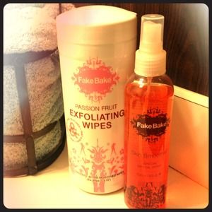 FAKE BAKE DRY OIL & EXFOLIATING WIPES!