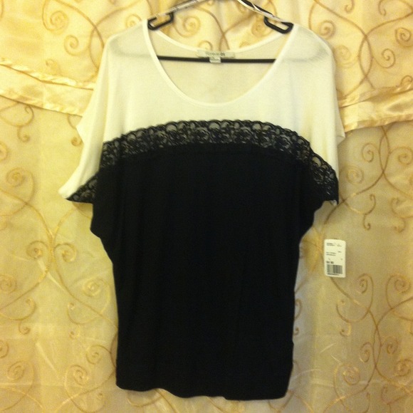 💛Sold💛Forever 21 Cream/ Black Top NWT