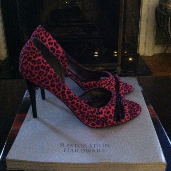 Carlos Santana Tropicana Hot Pink Leopard stiletto - Picture 3 of 3