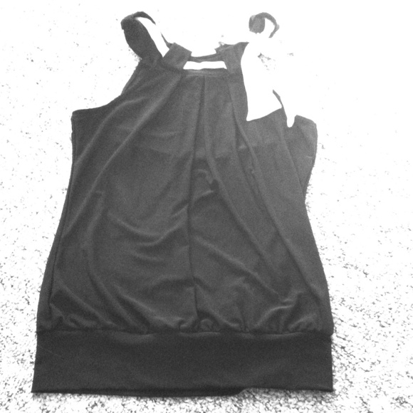 ⛔Hold⛔White House Black Market