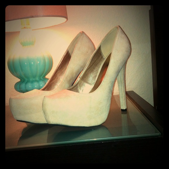 Sueded uber platform pump-- Nude