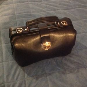 Black hand bag cross body new