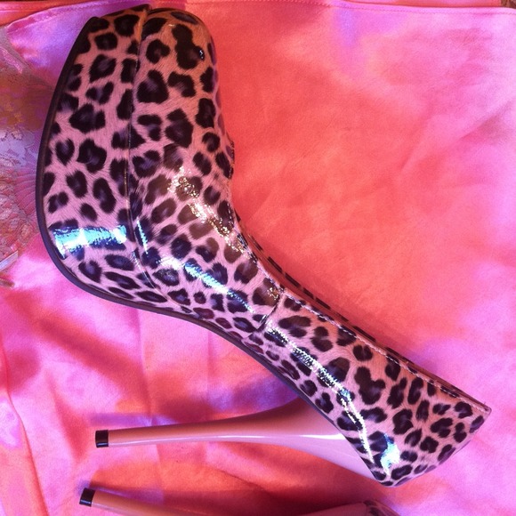 Host PickPale pink leopard spot 5"heels new sz10 - Picture 3 of 4