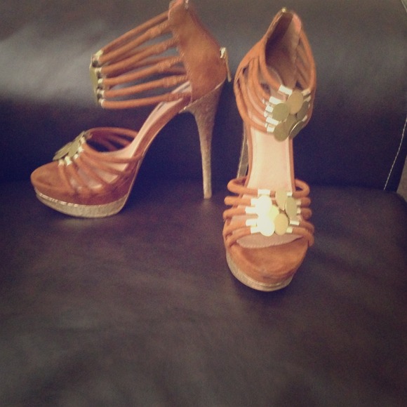 ❗Sold❗Brown and gold heels