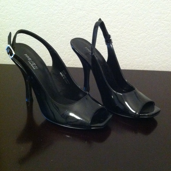 Preview Int'l - BNWOT- Black Patent Leather Heels - Picture 1 of 2