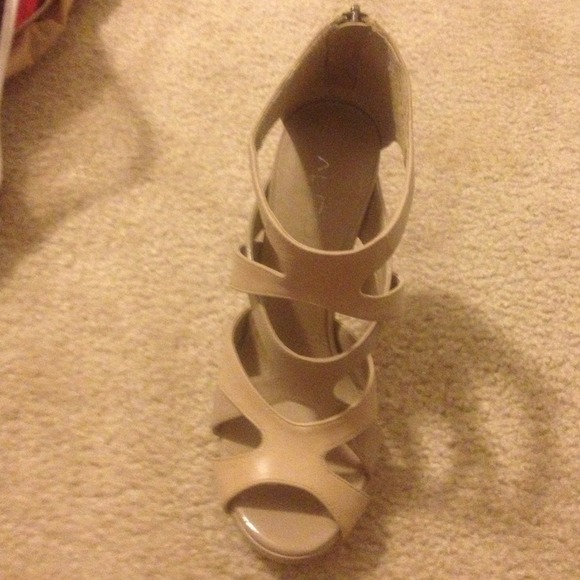 Aldo beige heels