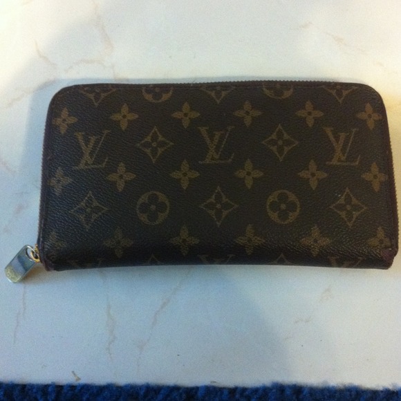 AUTHENTIC Louis Vuitton Wallet - PreOwned | eBay Authentic Louis Vuitton wallet.