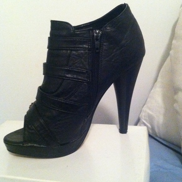 ❌TRADED❌Black with gold high heel booties - Picture 3 of 3