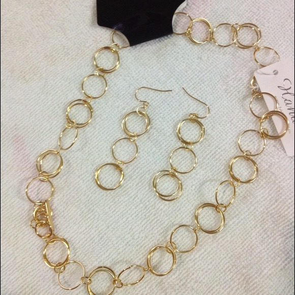 16. Necklace & earring