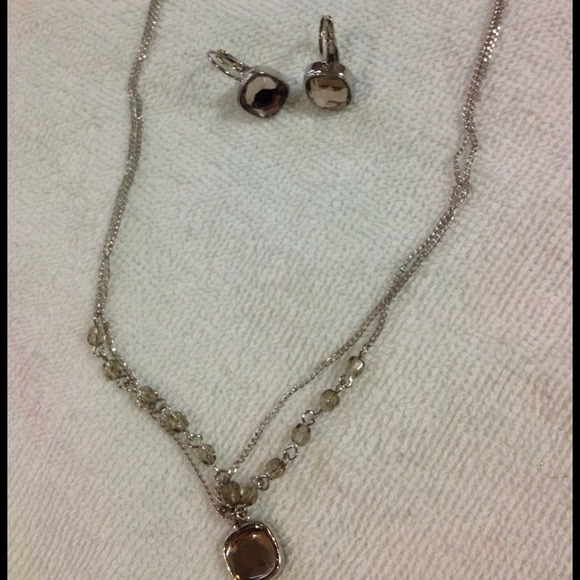 17. Necklace & earring