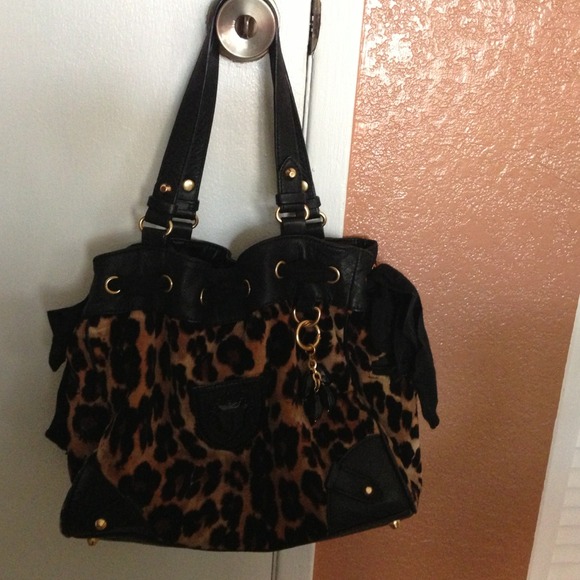 Juicy Couture Handbags - Juicy Couture daydreamer bag!