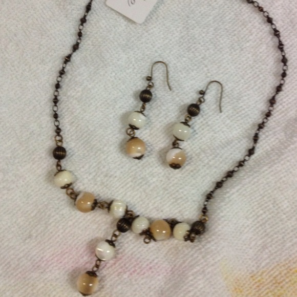 22. Necklace & earring