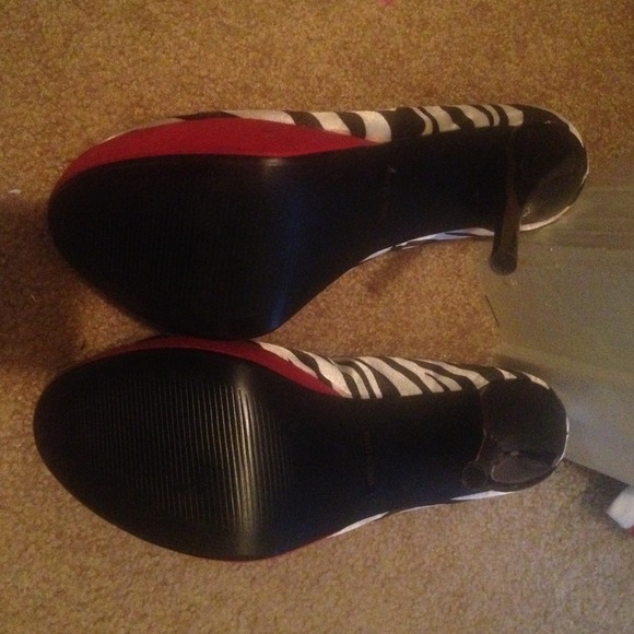 Shoes - Picture 2 of 2