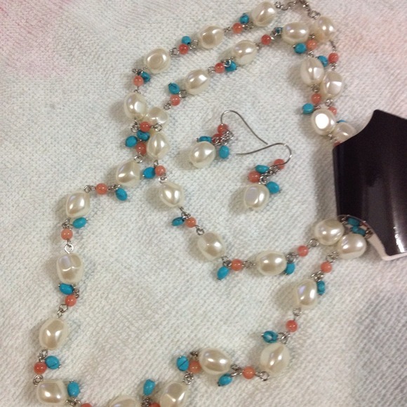 24. Necklace & earring