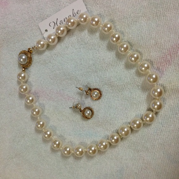 30. Necklace & earring