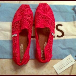 Toms classic crochet shoes