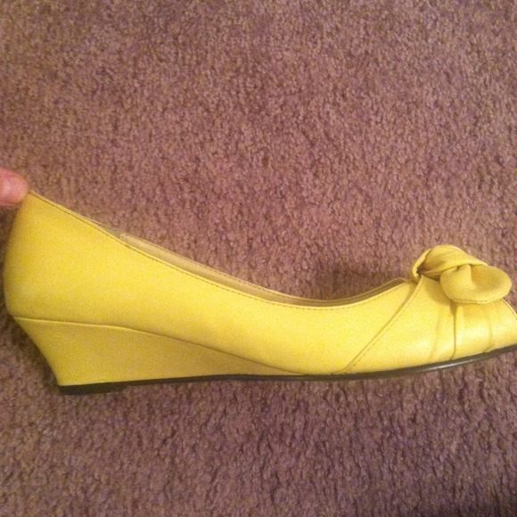 Yellow wedges - Picture 4 of 4
