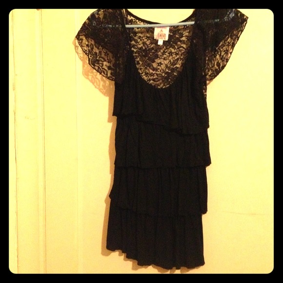 🎈Sold Bundle🎈Front Cap Sleeved Top  Lace Back