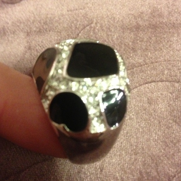 Ring - Picture 3 of 4