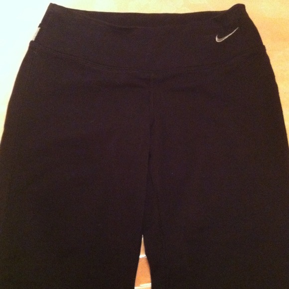Nike Dri-Fit Capri Workout Pants - Picture 2 of 4