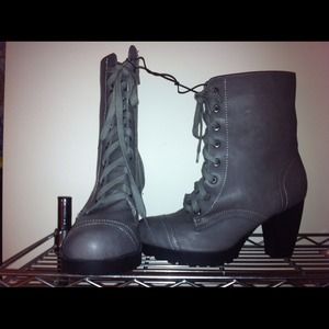 Chunky gray stitched boot