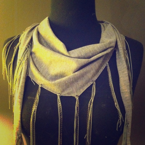💔SOLD💔Grey Scarf w/ Chain Detail