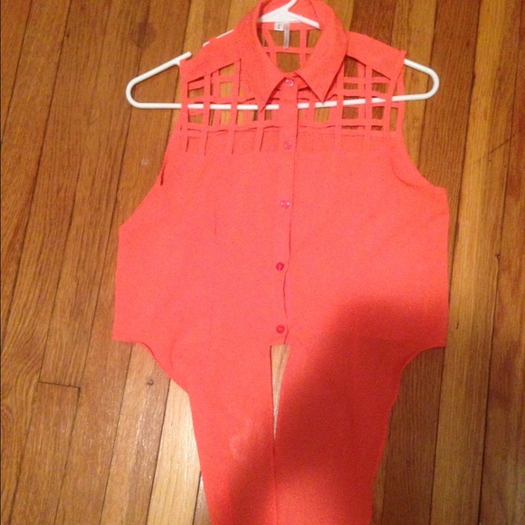 Super cute half shirt - Picture 1 of 2