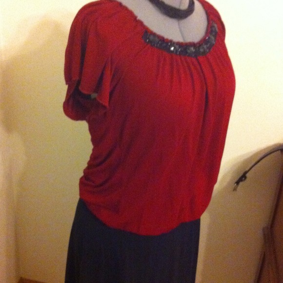 SOLD IN BUNDLE---Maroon / burgundy top - Picture 3 of 4
