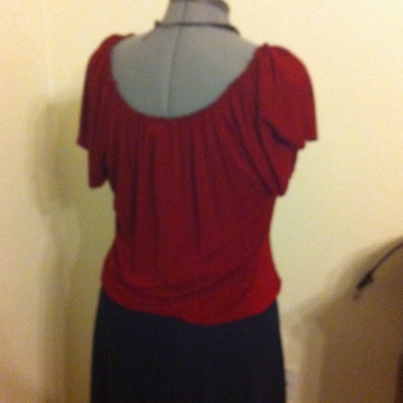 SOLD IN BUNDLE---Maroon / burgundy top - Picture 4 of 4