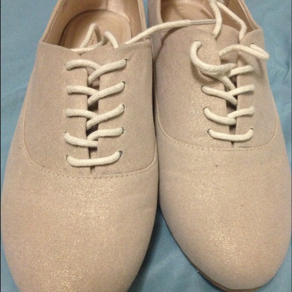 Aldo, gold slight shimmer flats! Worn once!!