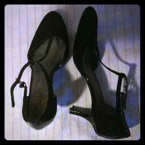 NWOT velvet and leather "Tina" kitten heels.