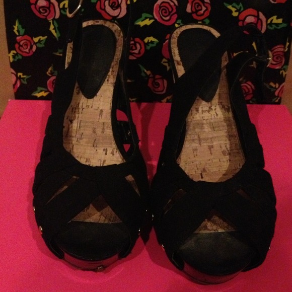 Black cork wedges