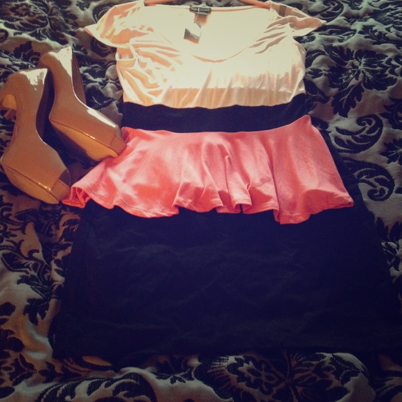 🎉SOLD🎉 (Bundled) Brand New! Flirty, cute top