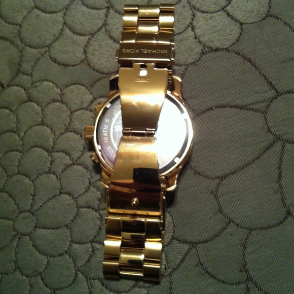 SOLD! Michael Kors Gold runway watch MK8077 - Picture 3 of 4