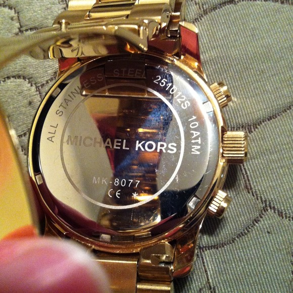 SOLD! Michael Kors Gold runway watch MK8077 - Picture 4 of 4