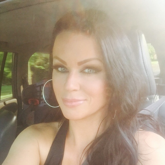 Meet Your Seller And Your Buyer 💛💙 - Picture 2 of 4