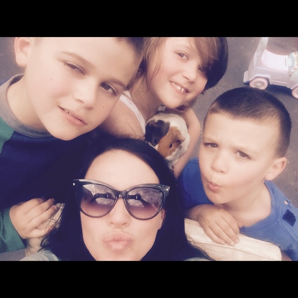 Meet Your Seller And Your Buyer 💛💙 - Picture 3 of 4