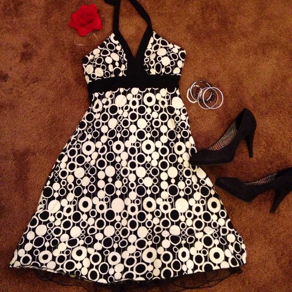!Sold! Adorable black and white dress!