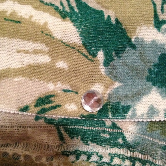 Charlotte Tarantola 3/4 sleeve button up - Picture 3 of 4