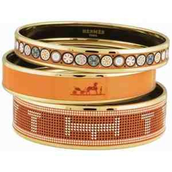 20% OFF SETHERMES THREE ICONIC ENAMEL BANGLES.