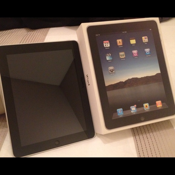 Reserve for @tasceetreats iPad 16 GB