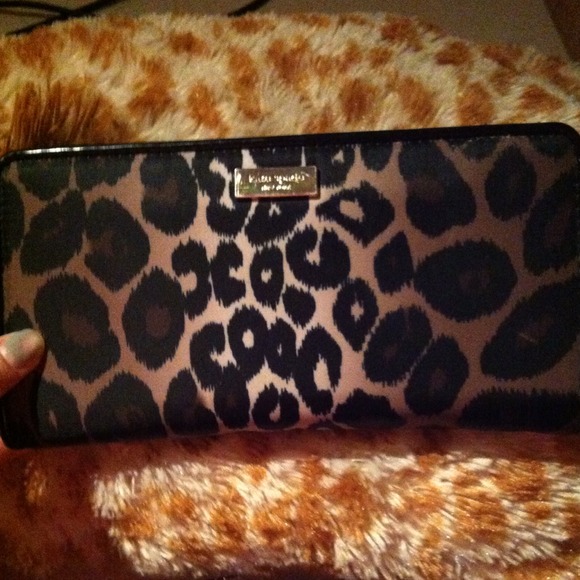 Kate spade wallet ! Lots of space !