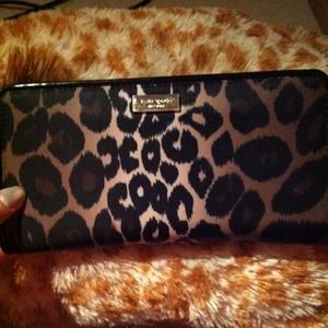 Kate spade wallet ! Lots of space !