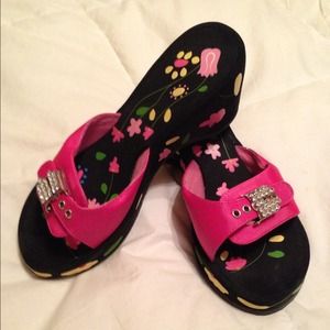 Cute flowered pink strapped wedge shoes