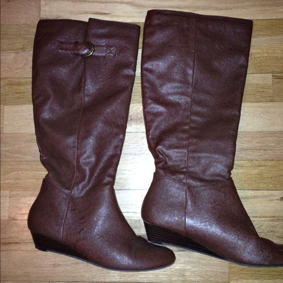 *** SOLD ***Brown leather boots! NEVER WORN!