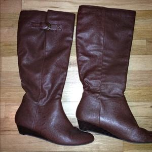 *** SOLD ***Brown leather boots! NEVER WORN!